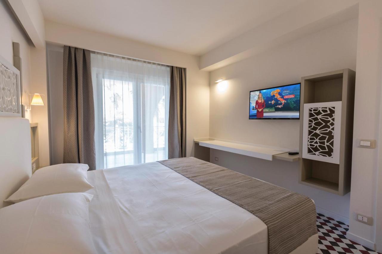 Suite Hotel L'Oasi Di Riaci (Adults Only) سانتا دومينيكا المظهر الخارجي الصورة