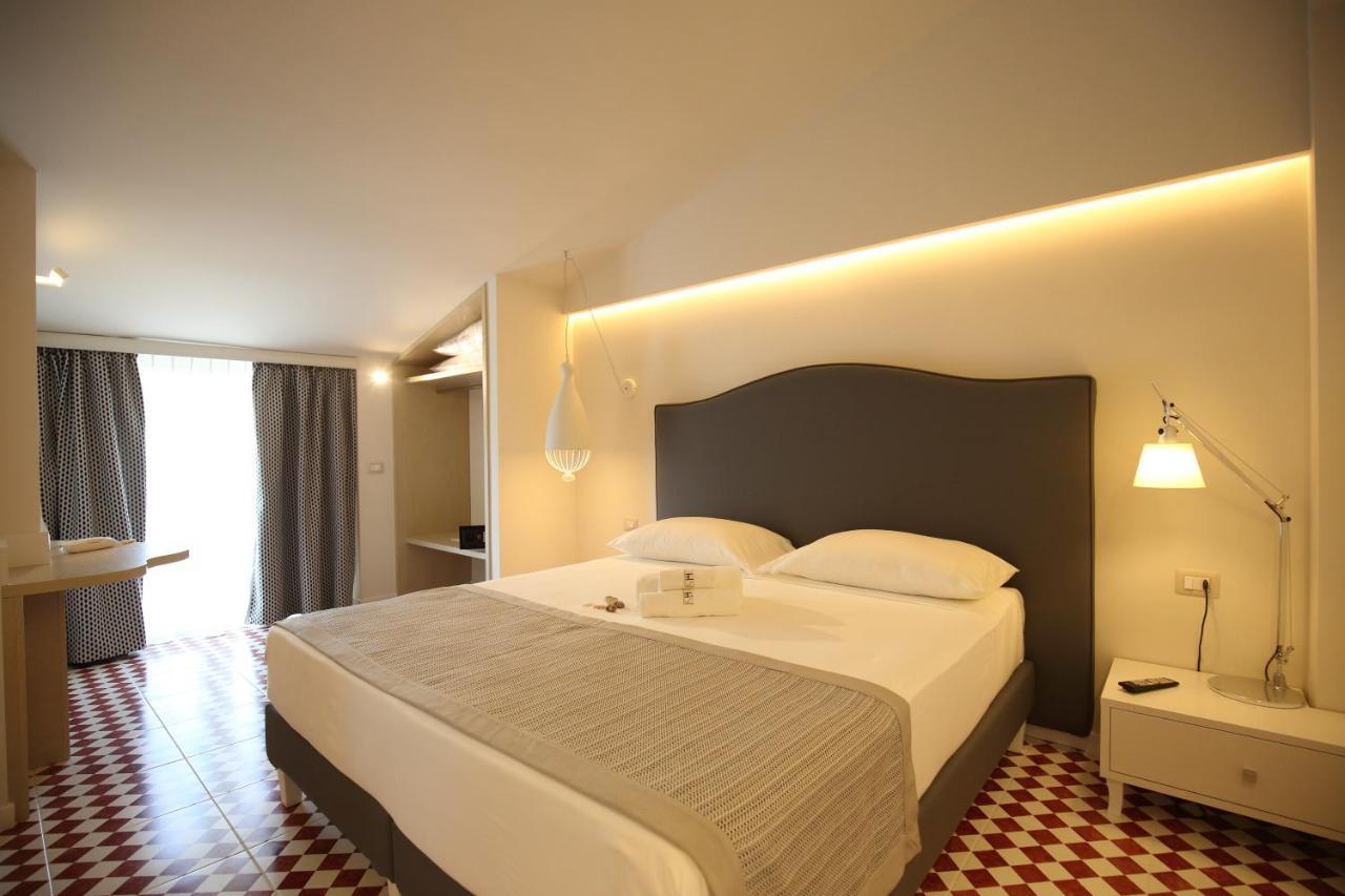 Suite Hotel L'Oasi Di Riaci (Adults Only) سانتا دومينيكا المظهر الخارجي الصورة